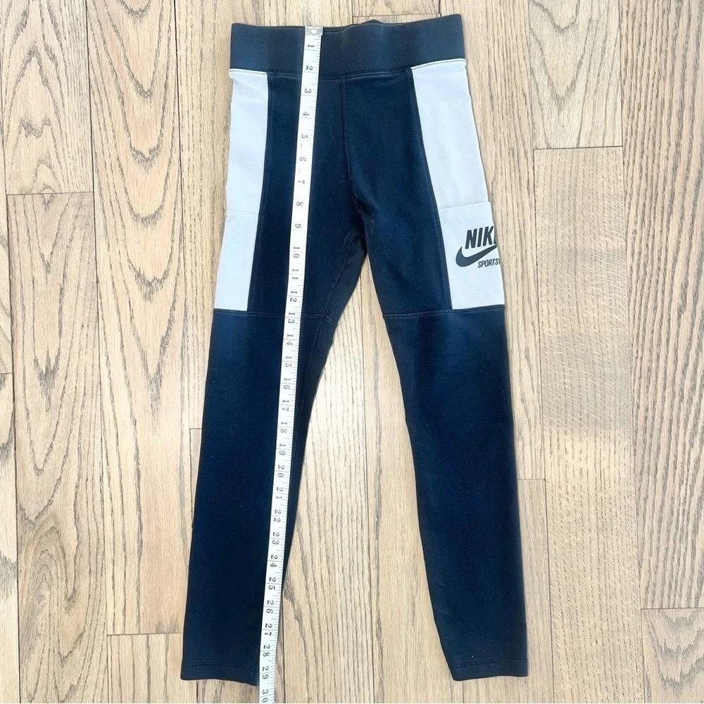 Nike Sportswear Heritage Girls Leggings in Black and Light Gray Size Medium